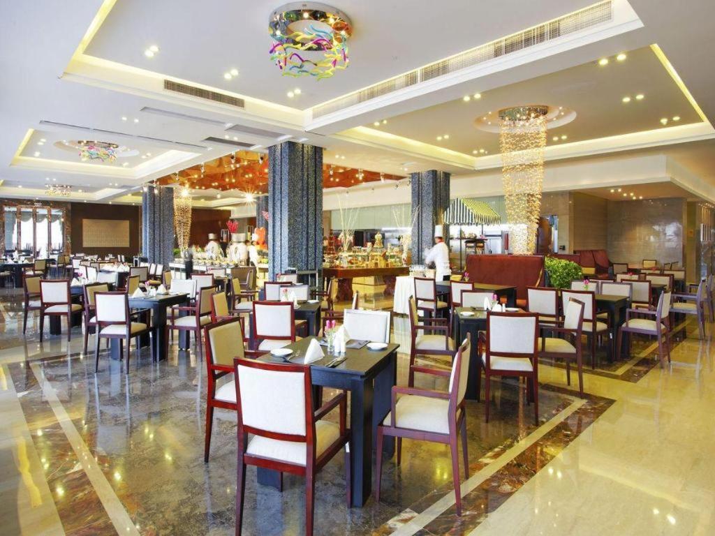 Eurasia Convention International Hotel Wuhan Eksteriør billede