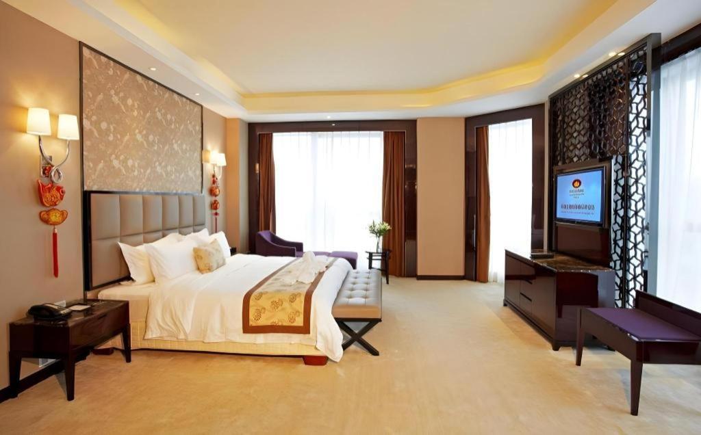 Eurasia Convention International Hotel Wuhan Eksteriør billede