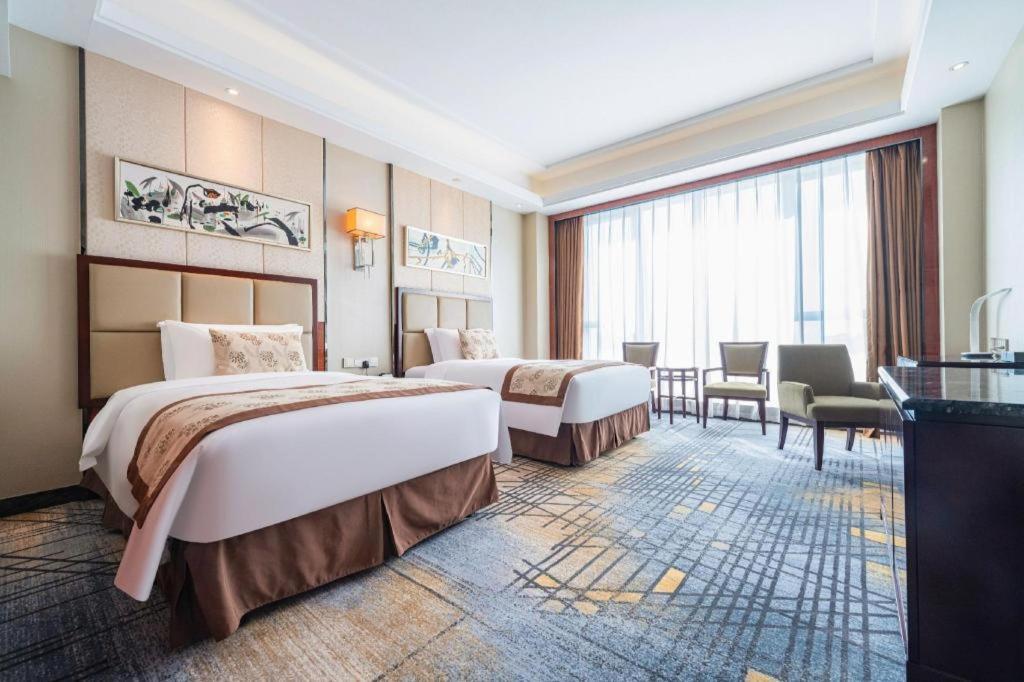 Eurasia Convention International Hotel Wuhan Eksteriør billede